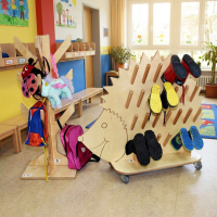 Kindergartenfoyer Set Rucksack Taschenständer mit Stiefeligel