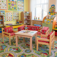 Kindergarten Sitzgruppe aus Massivholz