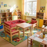 Kindergarten Sitzgruppe aus Massivholz